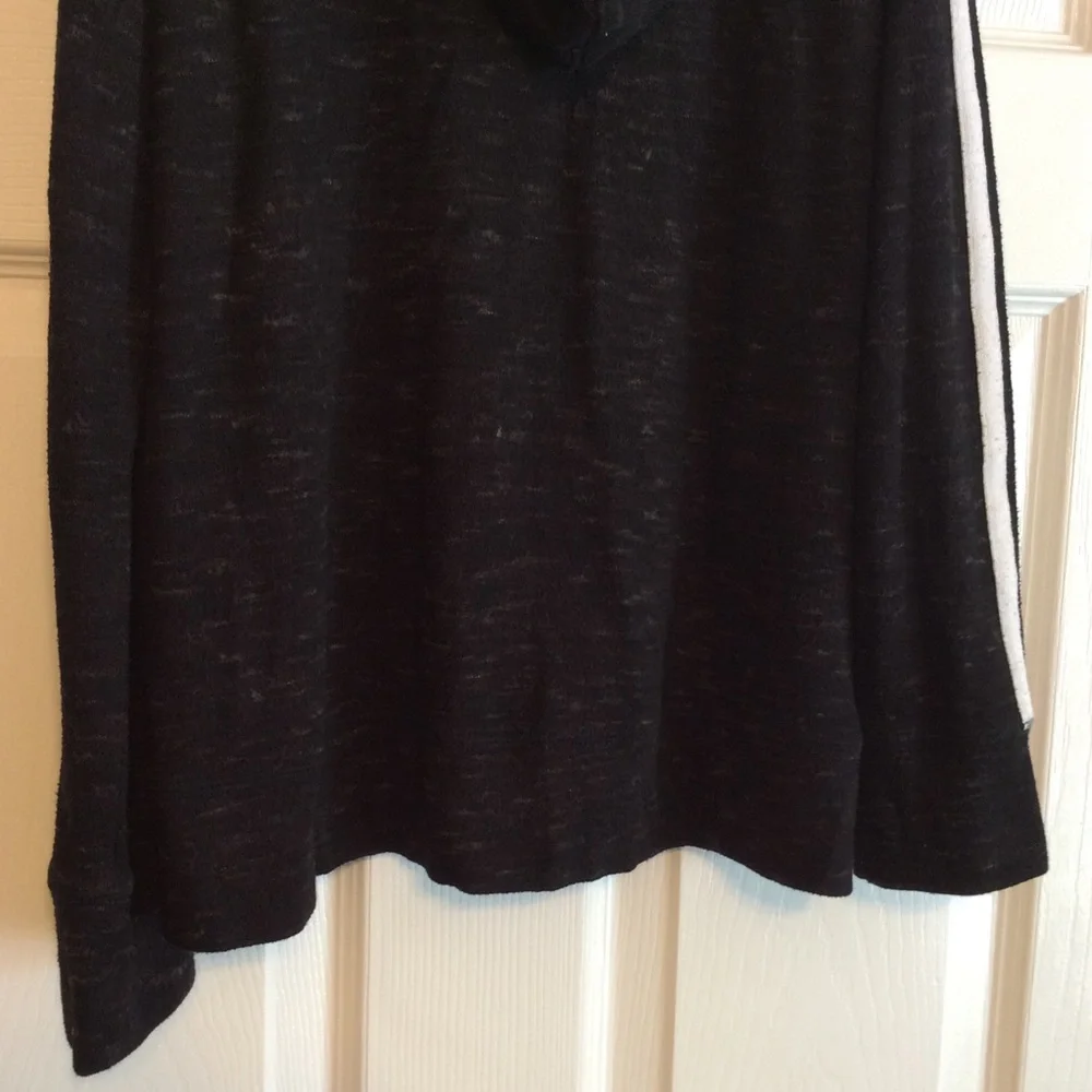 Old Navy black textured plush Blackjack zipper front lightweight girl’s L 10/12